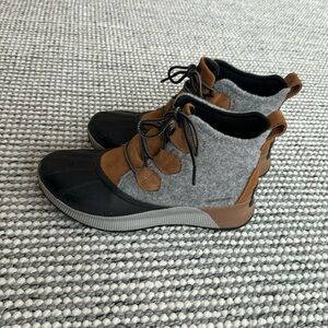 Sorel women’s waterproof boots. Great condition! Size 8.5